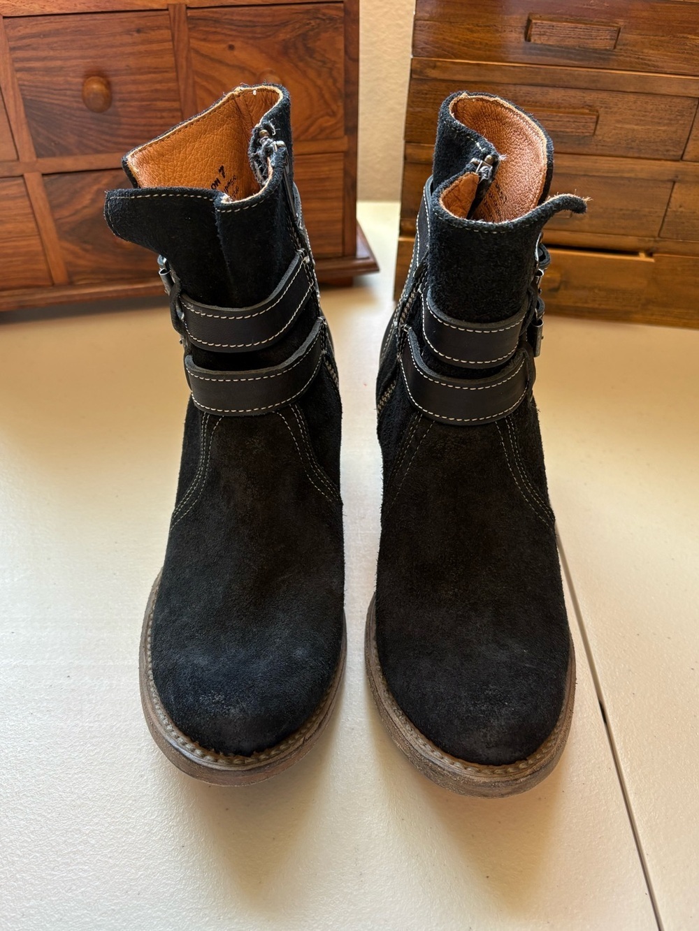 Freebird Shiloh Black Suede Ankle Booties
Size 7 - Picture 3 of 9